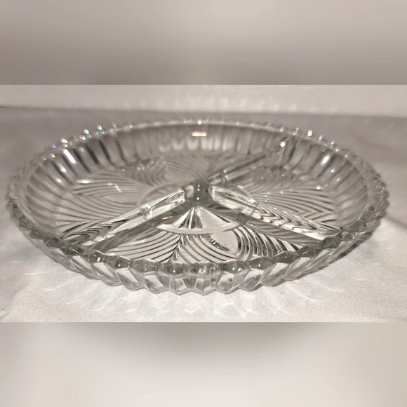 Vintage Indiana Glass round 3 part divided dish - Picture 5 of 8